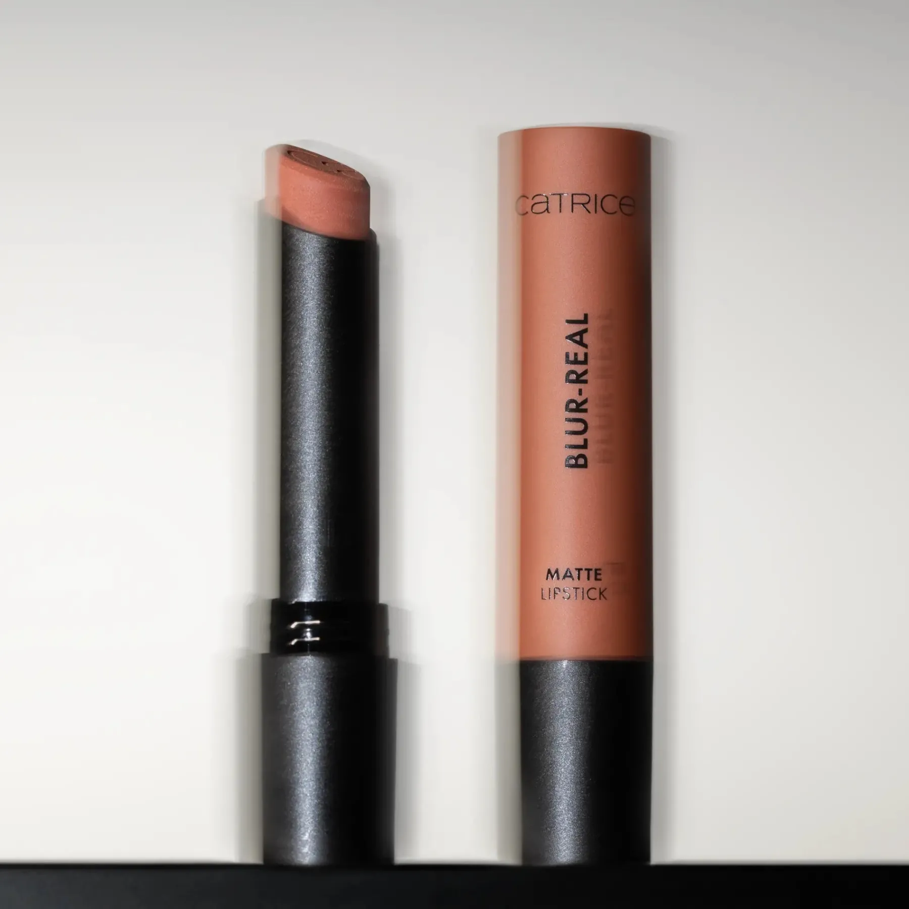Online Blur-Real Matte Lipstick 020 Taupe Tension Lippenstift