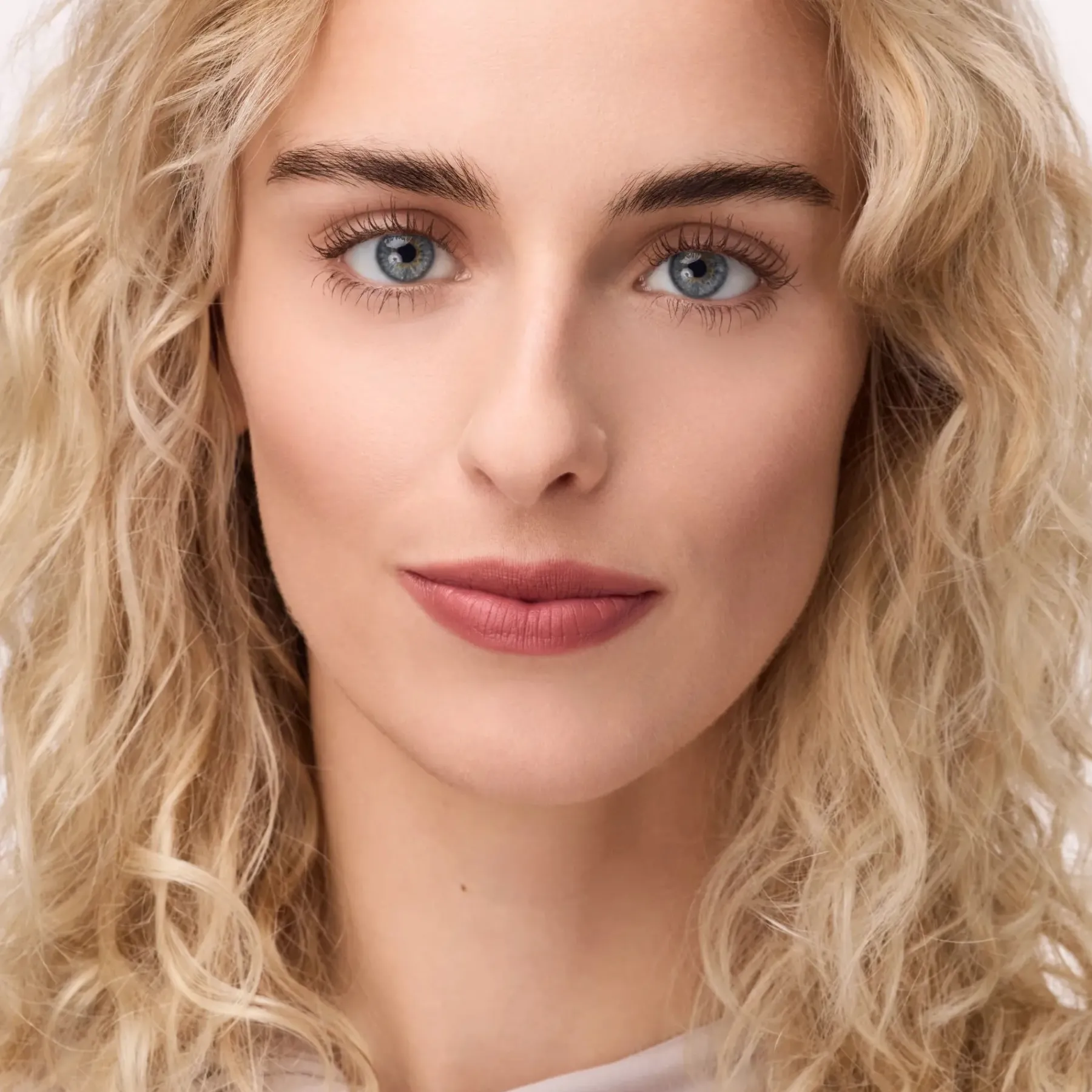 Outlet Blur-Real Matte Lipstick 030 Whisper Nude Lippenstift