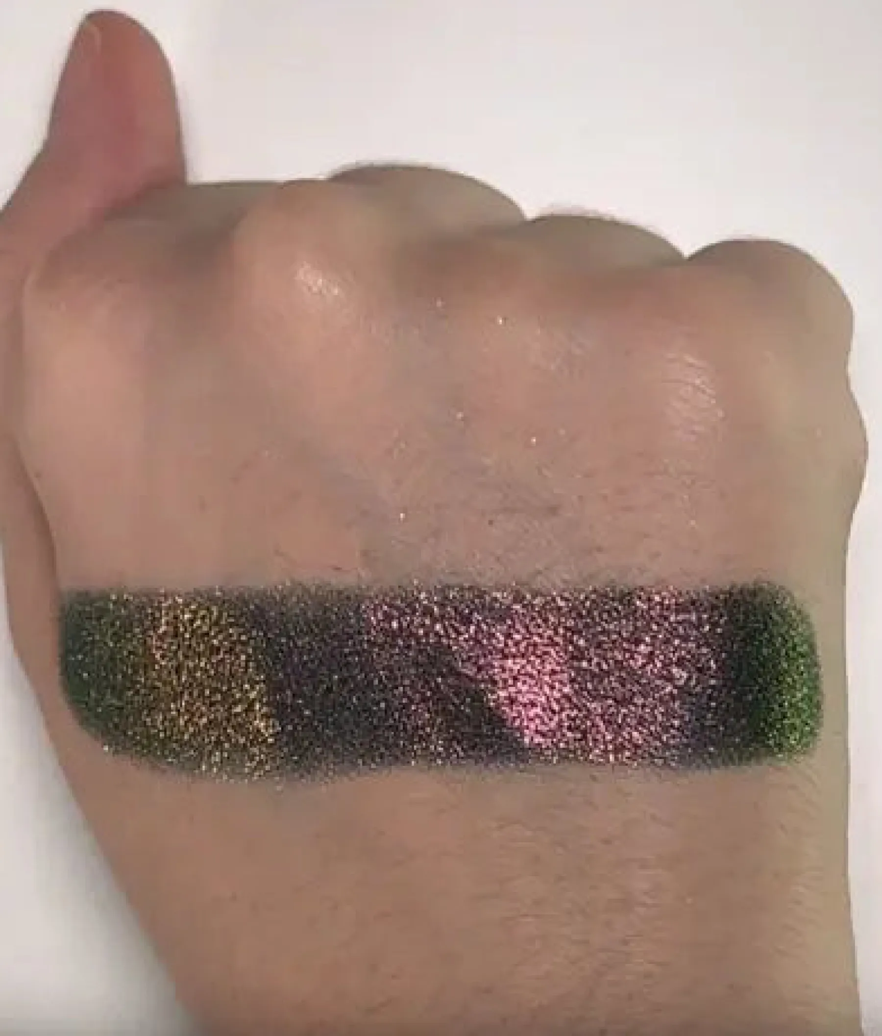 Online Magnetic™ Pressed Multichrome Shadow Ergosphere Lidschatten