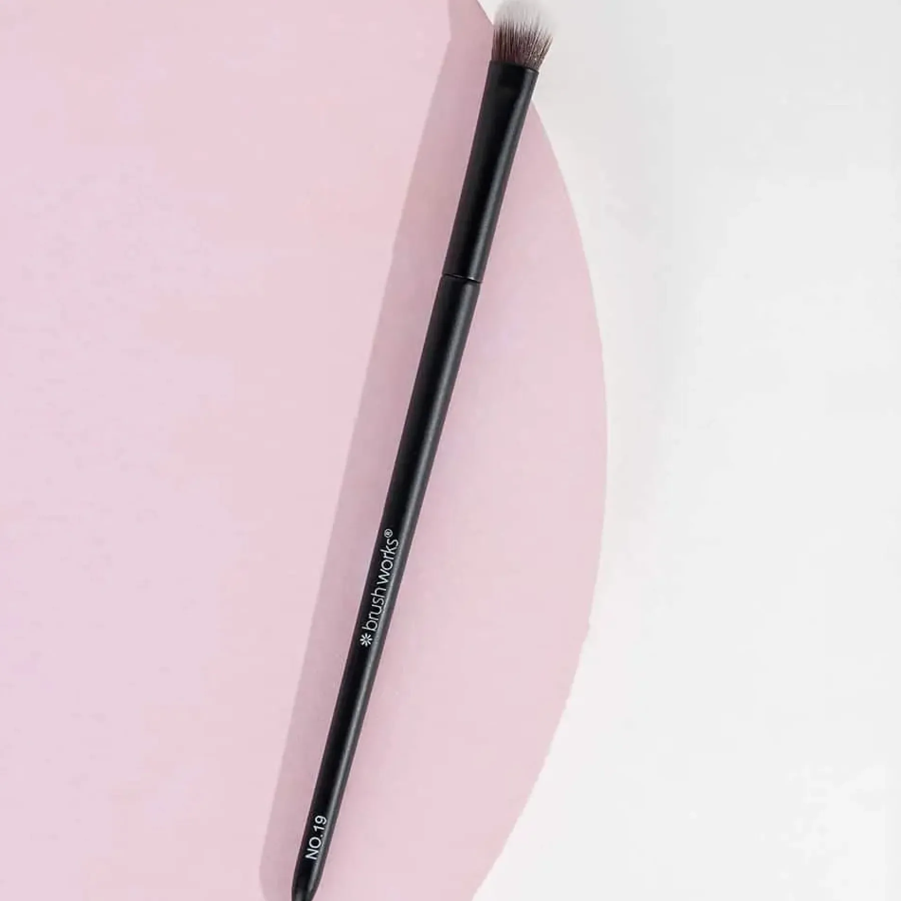 Best No. 19 Crease Blending Eye Brush Tön Mehr