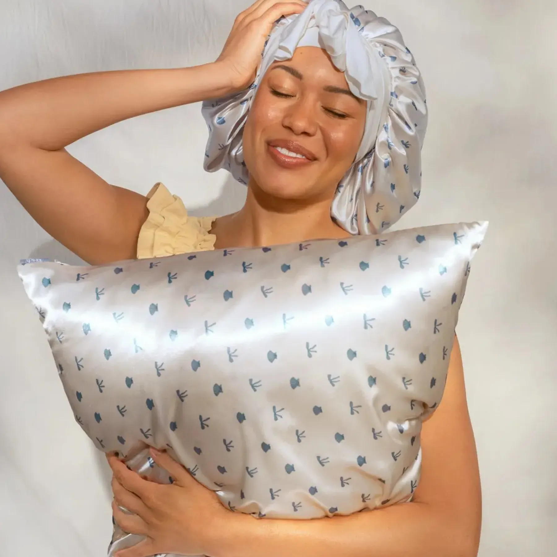 Outlet Oversized Satin Bonnet Pearlized Cream & Coastal Blue Curly & Coily Accessories|Hair Growth