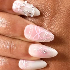 Sale Press-On Nails Strawberries N Crème Künstliche Nägel