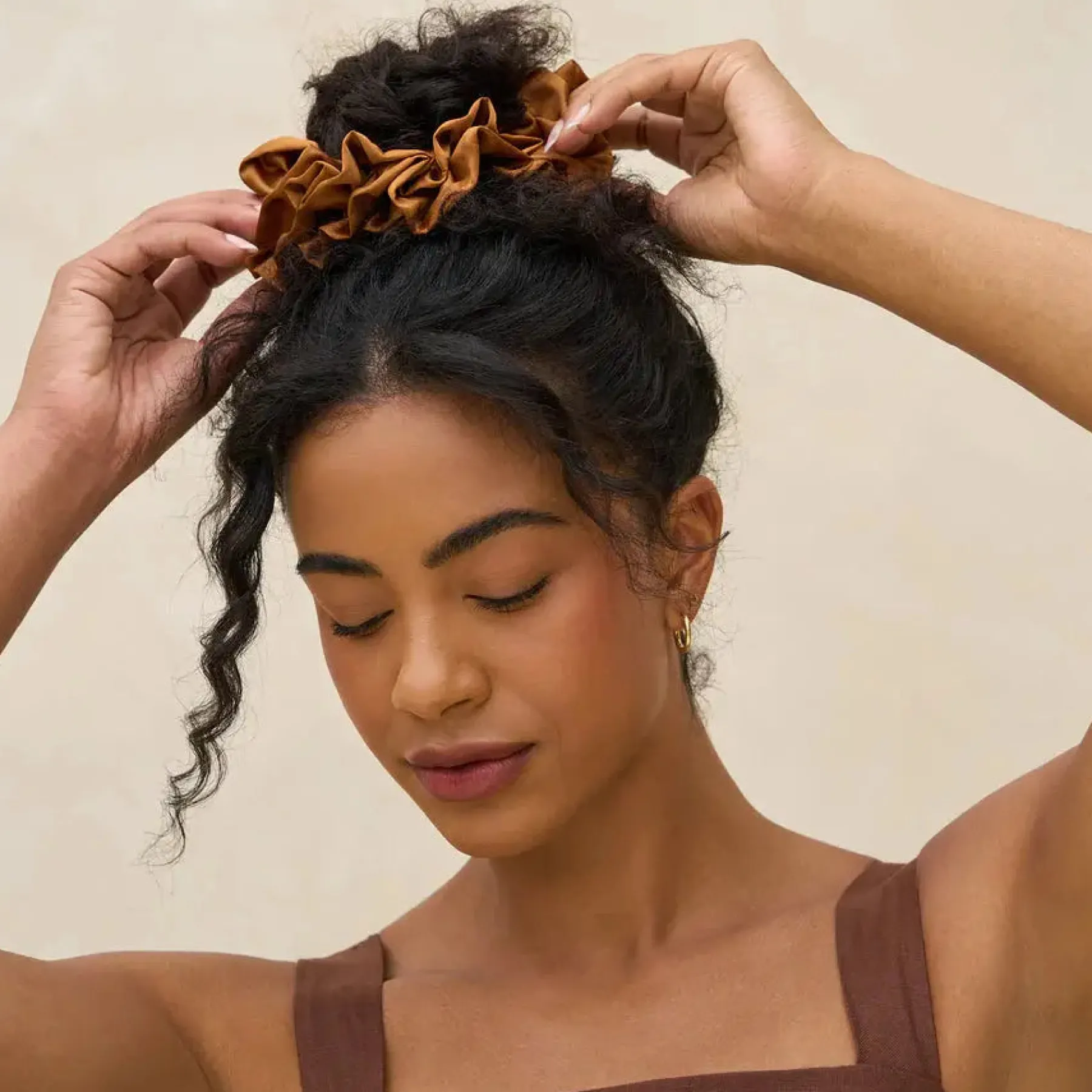 Online Ruffle Scrunchie Camel Haargummis