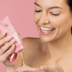 New Strawberry Seed Exfoliating Cleanser Hauptzutat|Reinigungsmittel